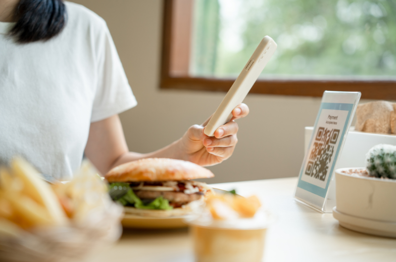 Využití QR kódů v tisku: Jak efektivně integrovat QR kódy do vašich tiskovin 